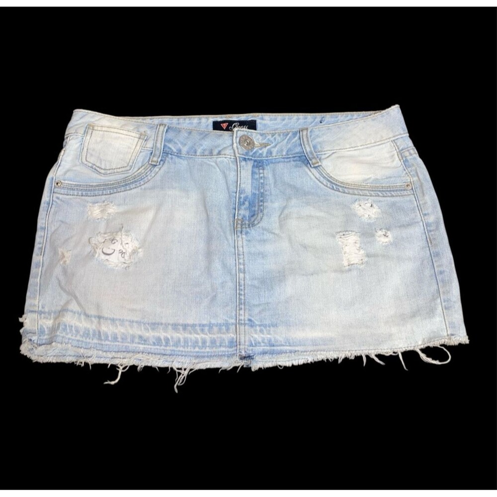 Y2k Guess Micro Mini Denim Skirt Light Wash Low Rise DIstressed Sz 31 Frayed Hem